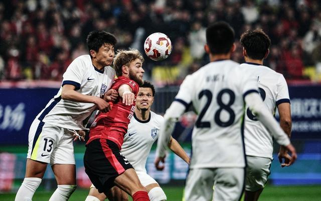 亚博-关于里昂训练开放日,关键战更衣室发声引观众欢呼,世俱杯在即,数据层面出现新趋势的信息 亚博-关于里昂训练开放日,关键战更衣室发声引观众欢呼,世俱杯在即,数据层面出现新趋势的信息