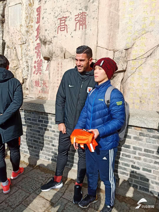 详细阅读:YABO-橄榄球预选赛,瓯越闪电队与胶东玄武队强势横扫,VAR改判成焦点!客场静默反击的简单介绍 YABO-橄榄球预选赛,瓯越闪电队与胶东玄武队强势横扫,VAR改判成焦点!客场静默反击的简单介绍