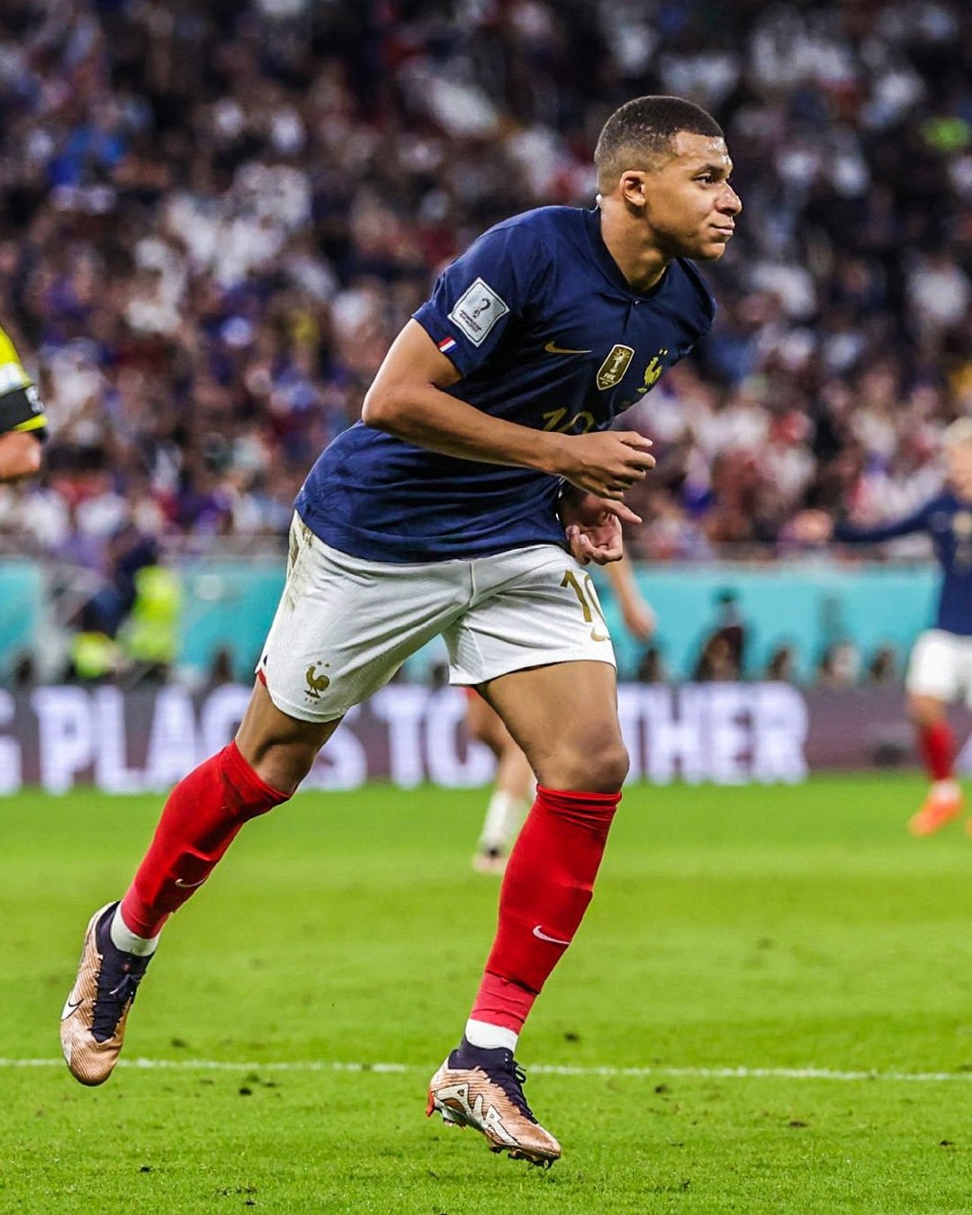 亚博体育-姆巴佩回归赛场,突破纪录首场状态亮眼,G2观众沸腾!的简单介绍